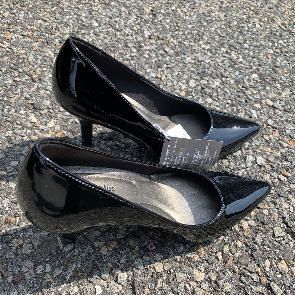NWT Comfort Plus Size 6 Black Patent Pointy Toe